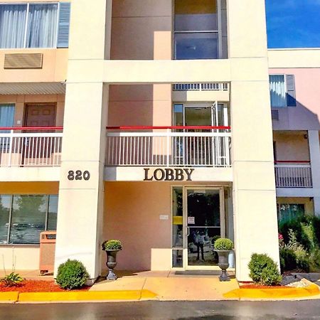Econo Lodge Willowbrook Dış mekan fotoğraf