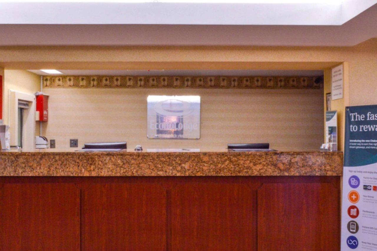 Econo Lodge Willowbrook Dış mekan fotoğraf