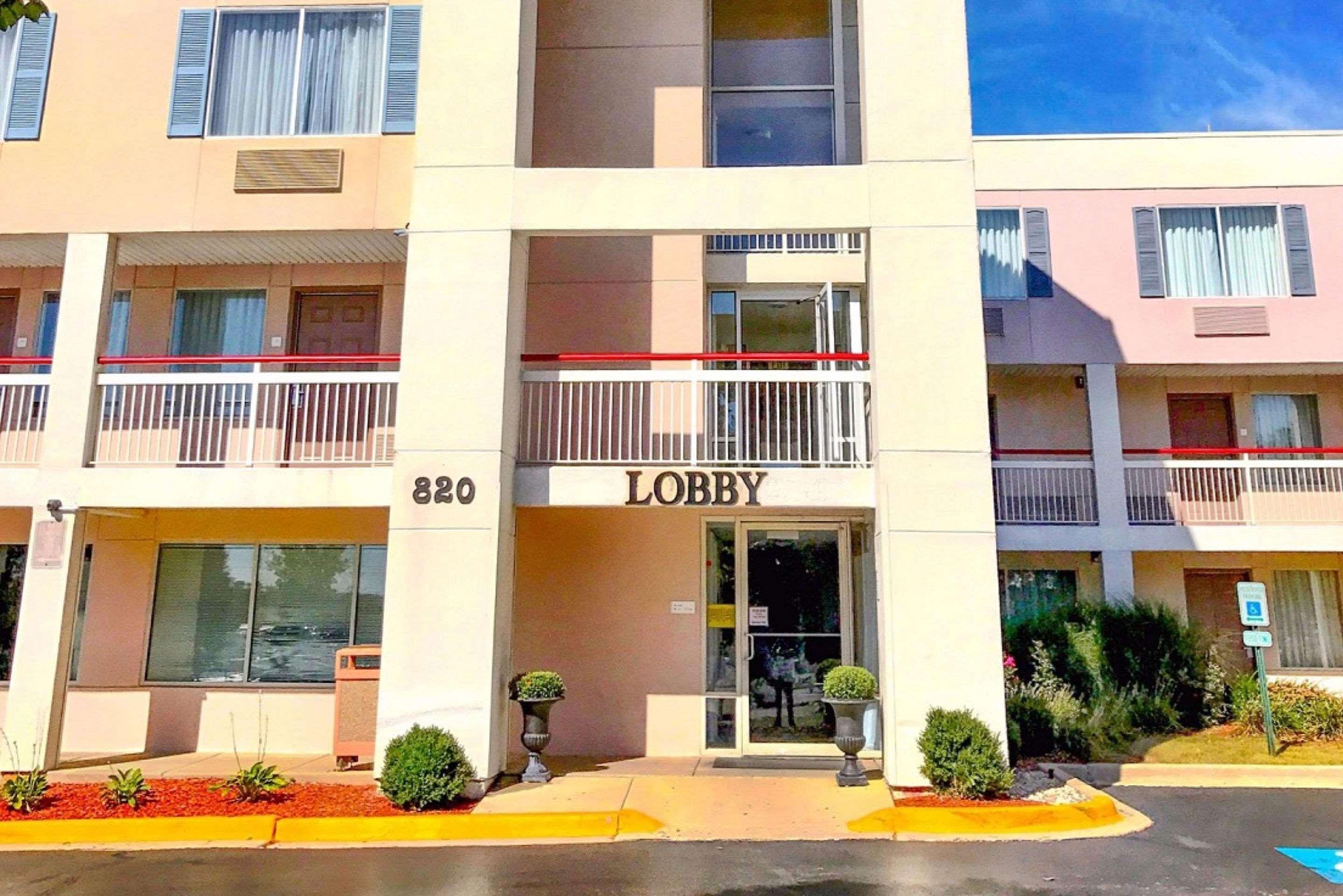 Econo Lodge Willowbrook Dış mekan fotoğraf