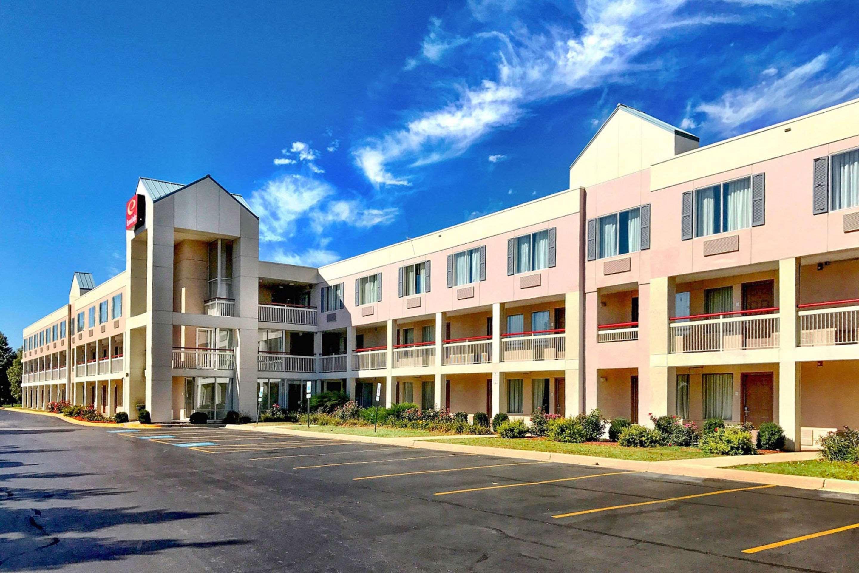 Econo Lodge Willowbrook Dış mekan fotoğraf