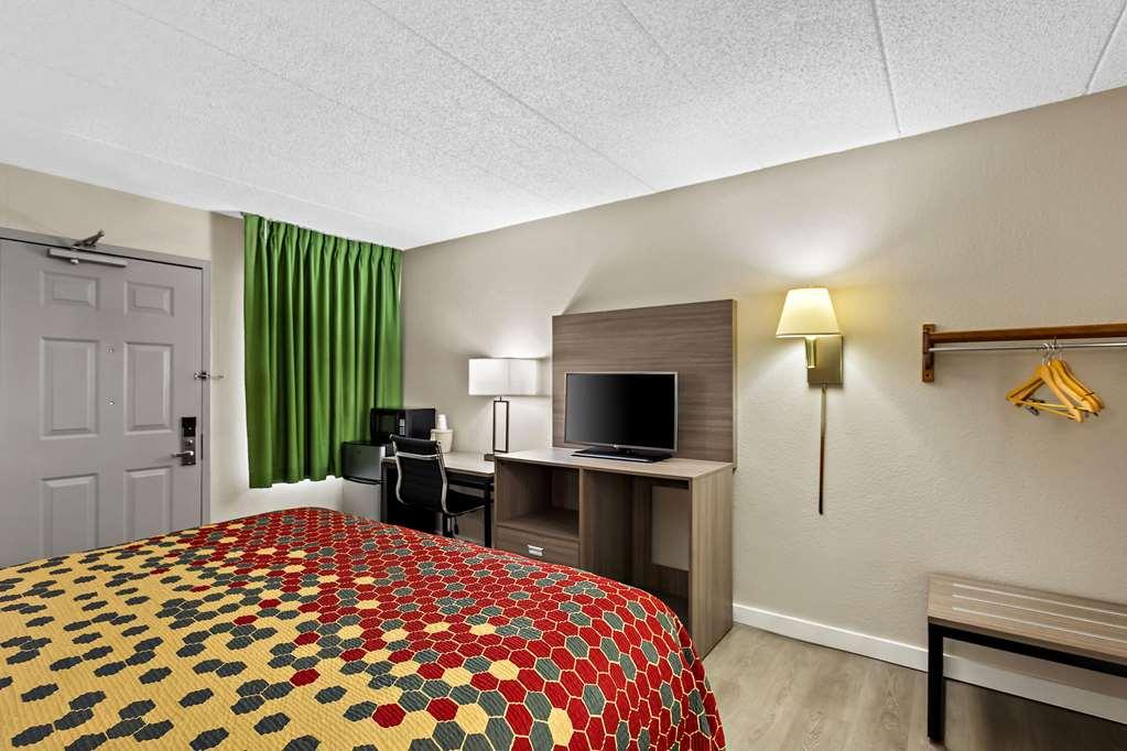 Econo Lodge Willowbrook Oda fotoğraf