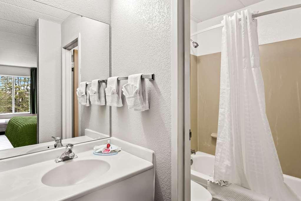 Econo Lodge Willowbrook Oda fotoğraf