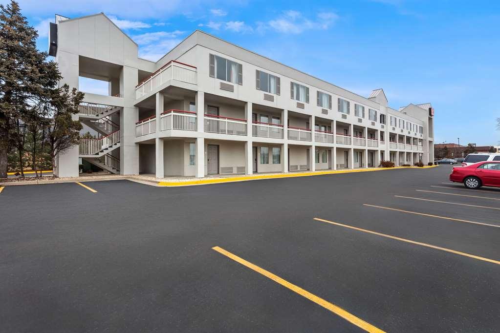 Econo Lodge Willowbrook Dış mekan fotoğraf